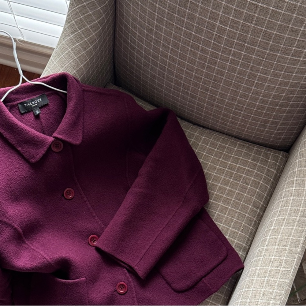Wool Collared Jacket with Buttons and Pockets